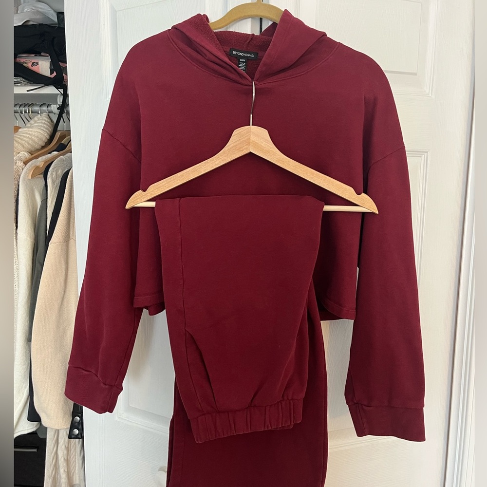 Beyond Yoga Sweat Set (Size Medium)